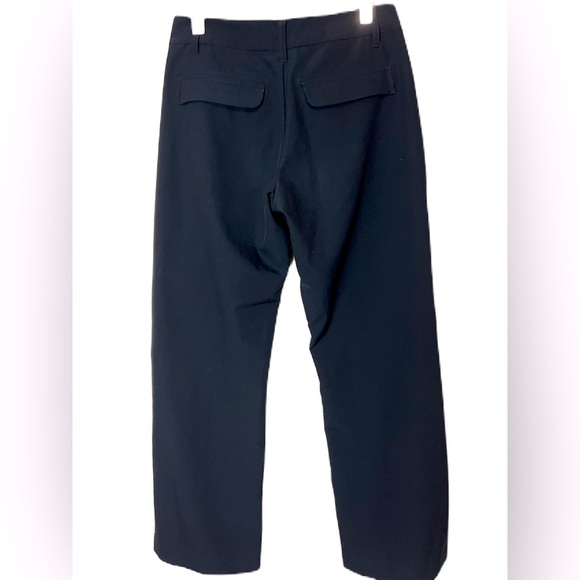 Versatile and sleek Patagonia women’s pant great for travel and outdoor activity - Picture 2 of 10
